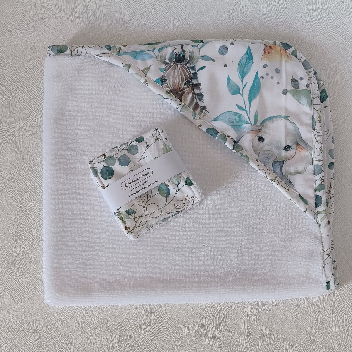 Cape de bain bébé motif éléphant et lot de lingettes lavables assorties