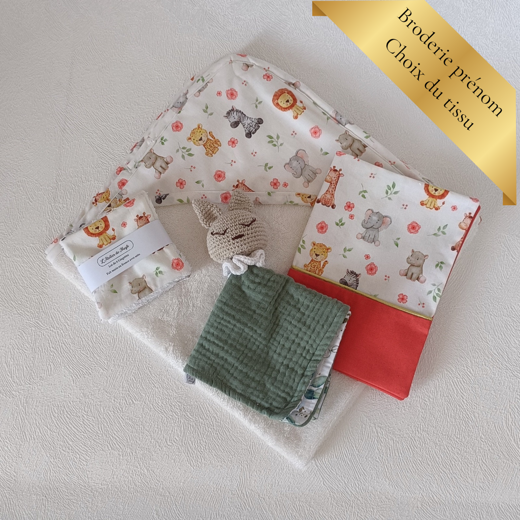 Coffret naissance Douceur personnalisé avec cape de bain, doudou, lingettes et protège-carnet
