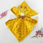 Doudou plat girafe en crochet jaune moutarde et tissu doudou à pois relief pour bébé