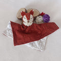 Doudou renard au crochet posé à plat, lange mousseline terracotta à paillettes dorées doublé minky blanc