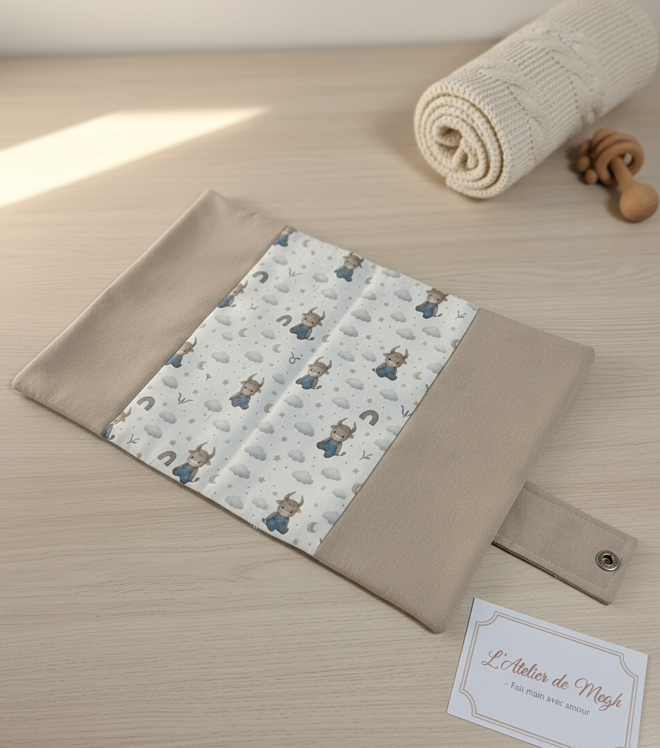 Intérieur doublé protège carnet de santé solide.