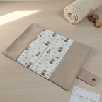 Intérieur doublé protège carnet de santé solide.