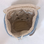 Intérieur du sac à dos enfant montrant la poche intérieure et l'étiquette L'Atelier de Megh