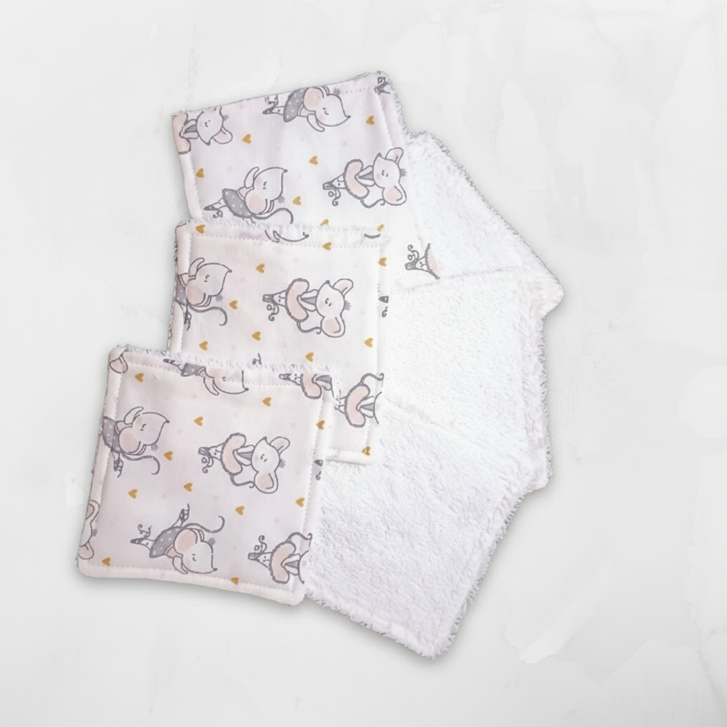Lot de 6 lingettes lavables bébé motif souris ballerine et cœurs dorés. Face éponge bambou blanche visible.