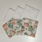 Lot de lingettes lavables bébé motif petits tigres de la jungle et feuilles vertes. Face coton imprimé et face éponge bambou.