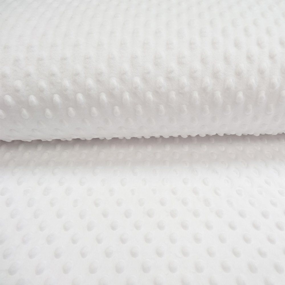 Tissu minky à pois relief blanc pur, texture moelleuse idéale pour la layette et les soins bébé.