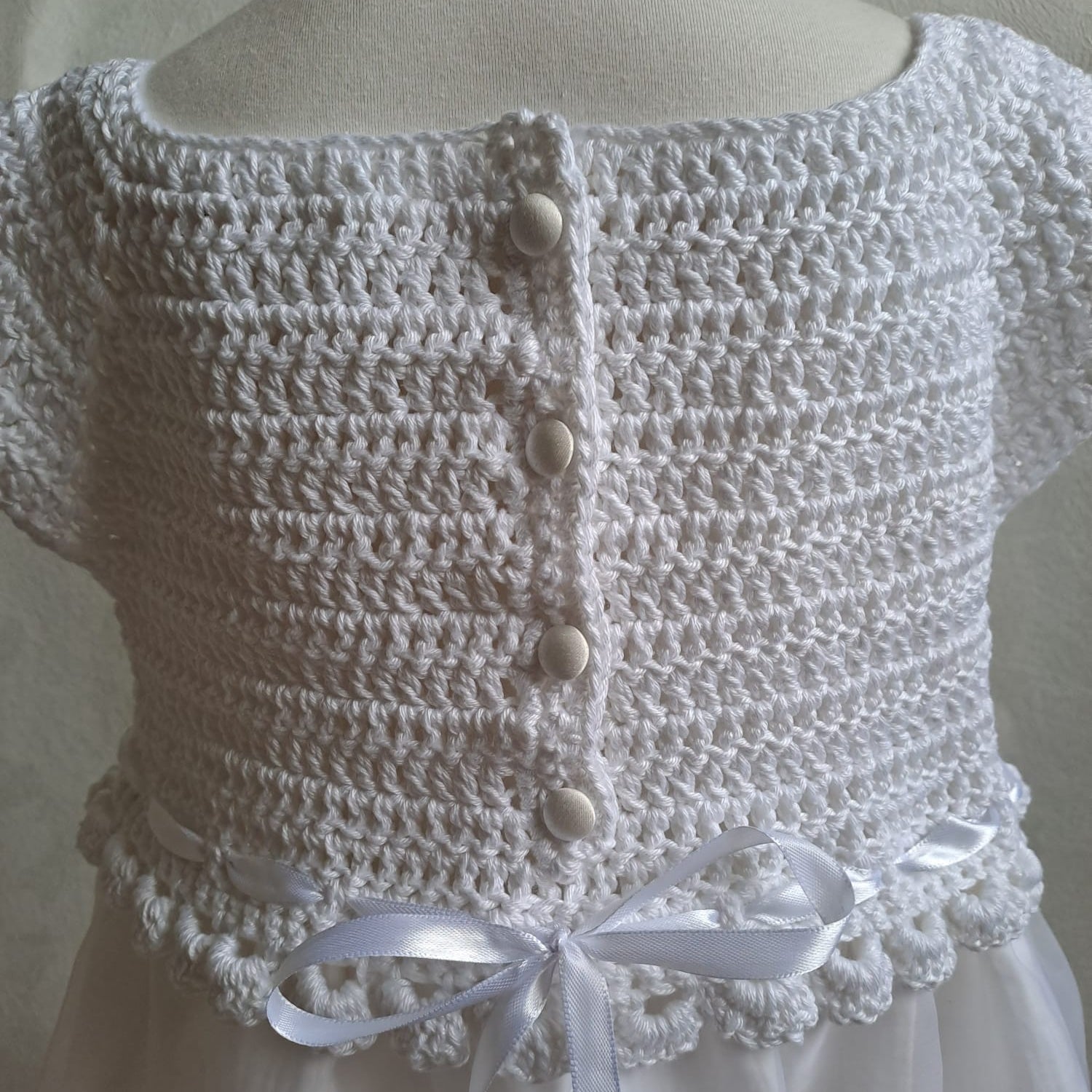 Robe de baptême fille – Crochet & organza