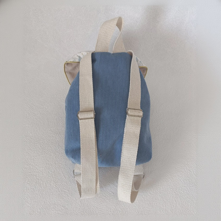 Dos du sac à dos enfant velours bleu avec bretelles réglables en coton