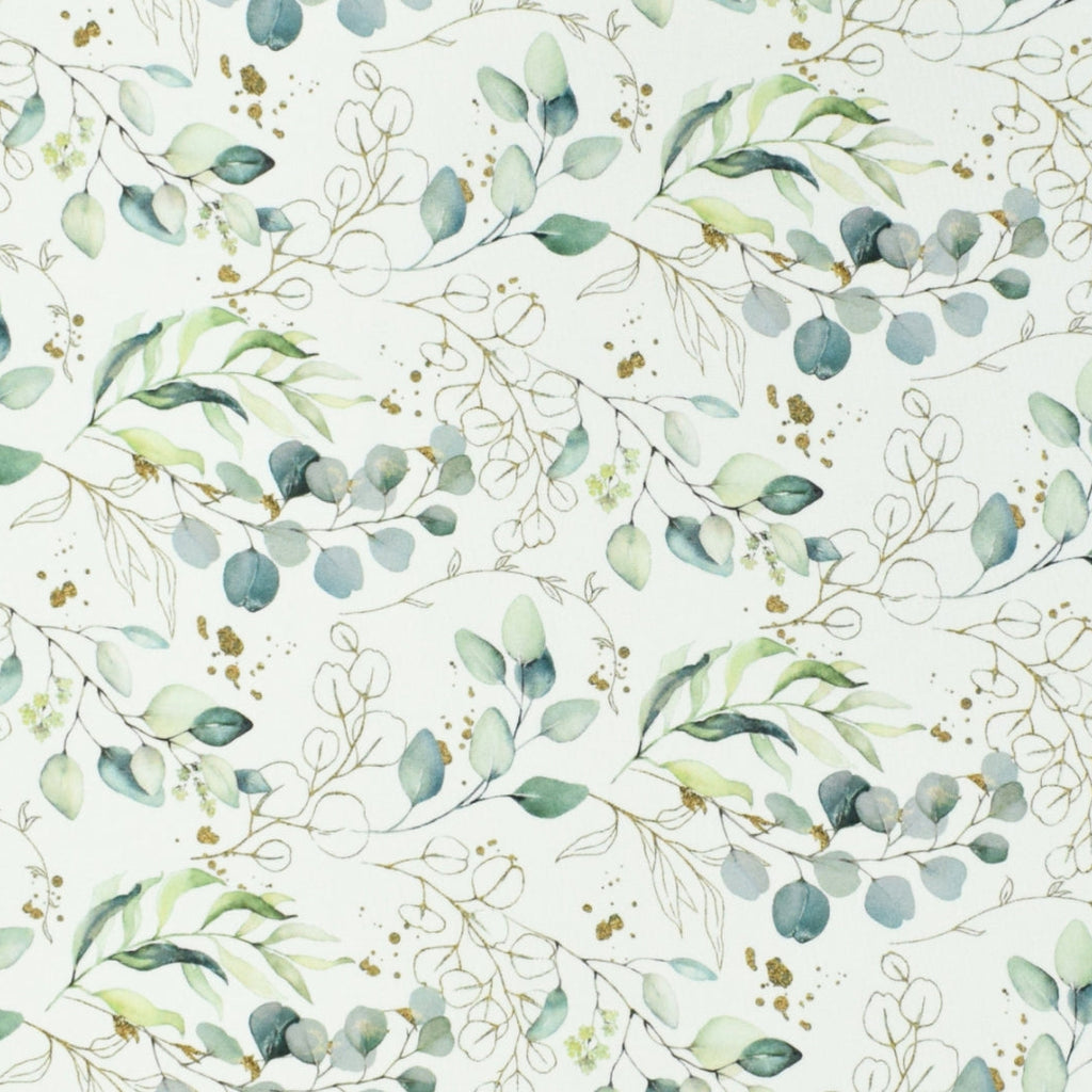 Tissu coton imprimé branches d'eucalyptus aquarelle, feuillage vert sauge et bleu-vert avec touches dorées sur fond blanc